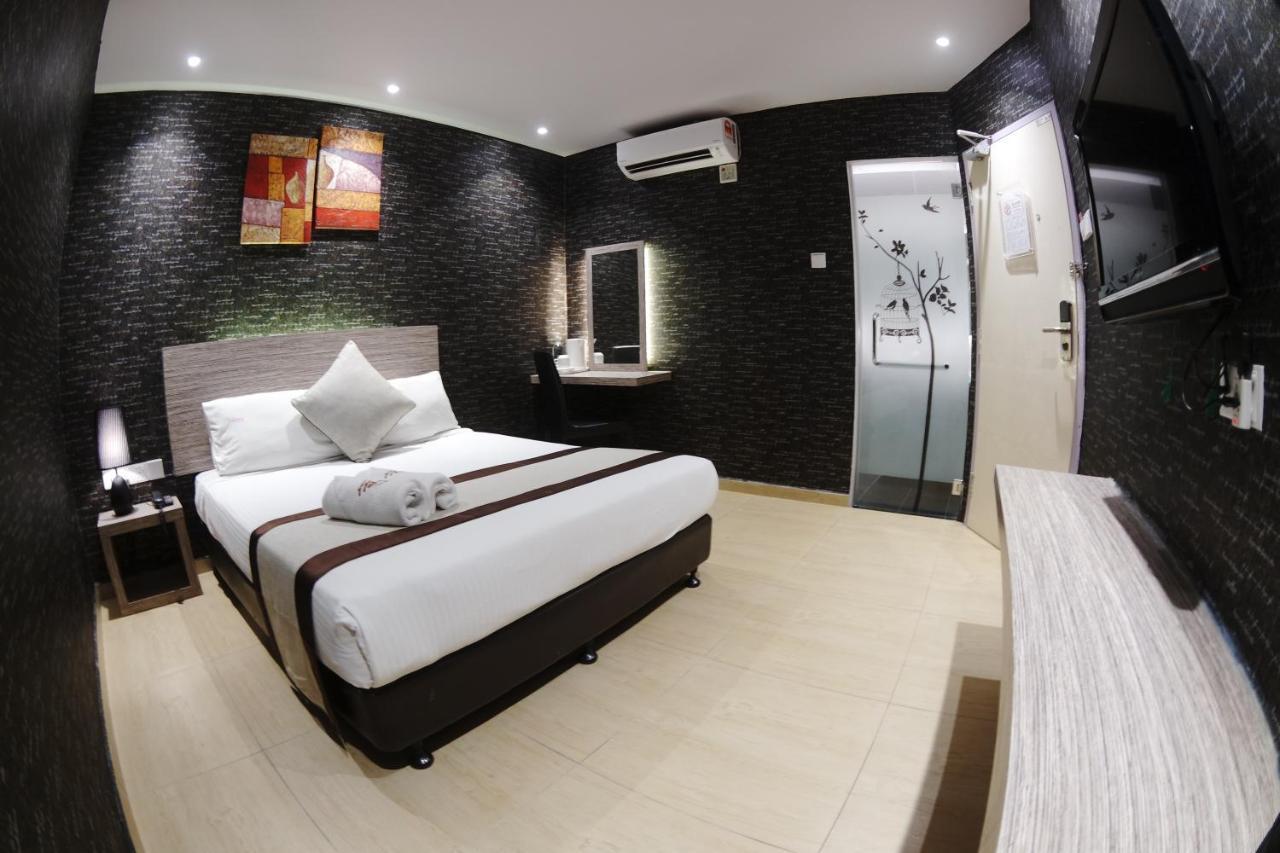 Here Hotel Skudai Exterior photo