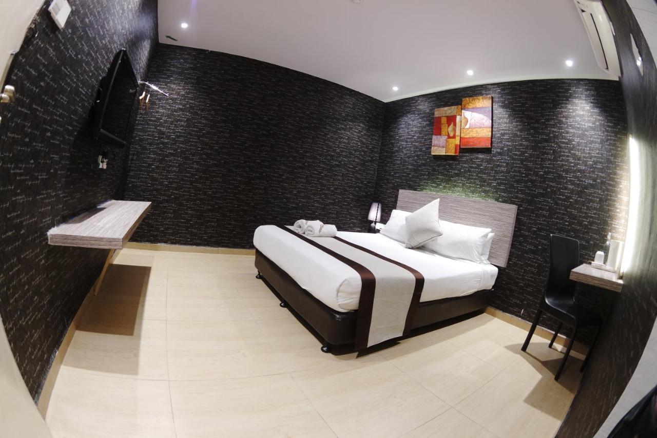 Here Hotel Skudai Exterior photo