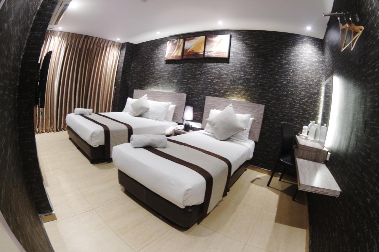 Here Hotel Skudai Exterior photo