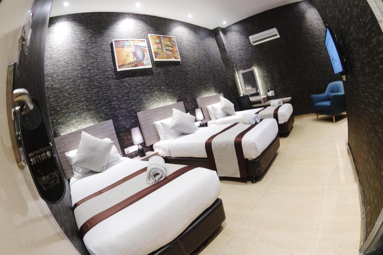 Here Hotel Skudai Exterior photo