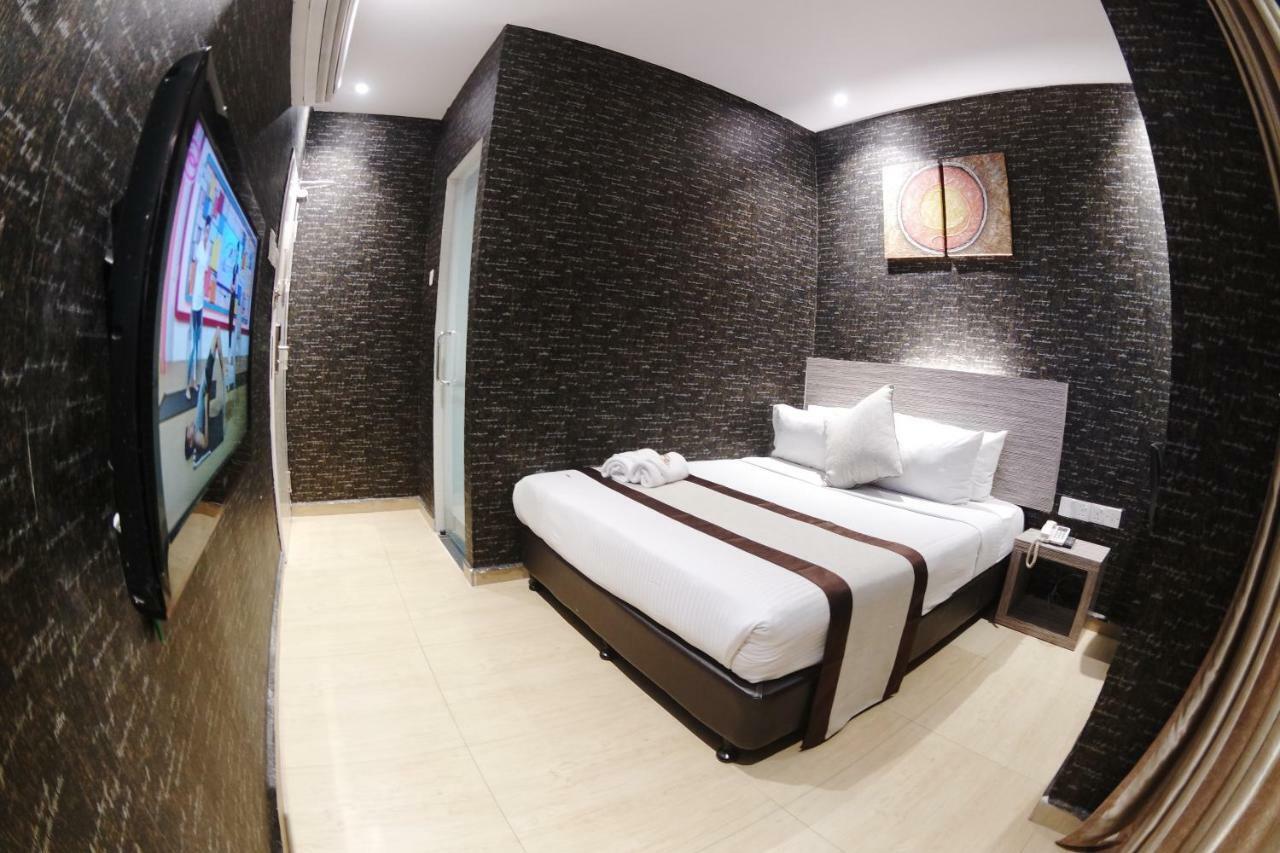 Here Hotel Skudai Exterior photo